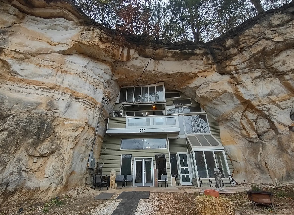 architecture of underground homes